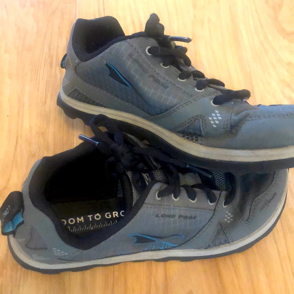 Youth Altra Lone Peak trail running shoe US size 3